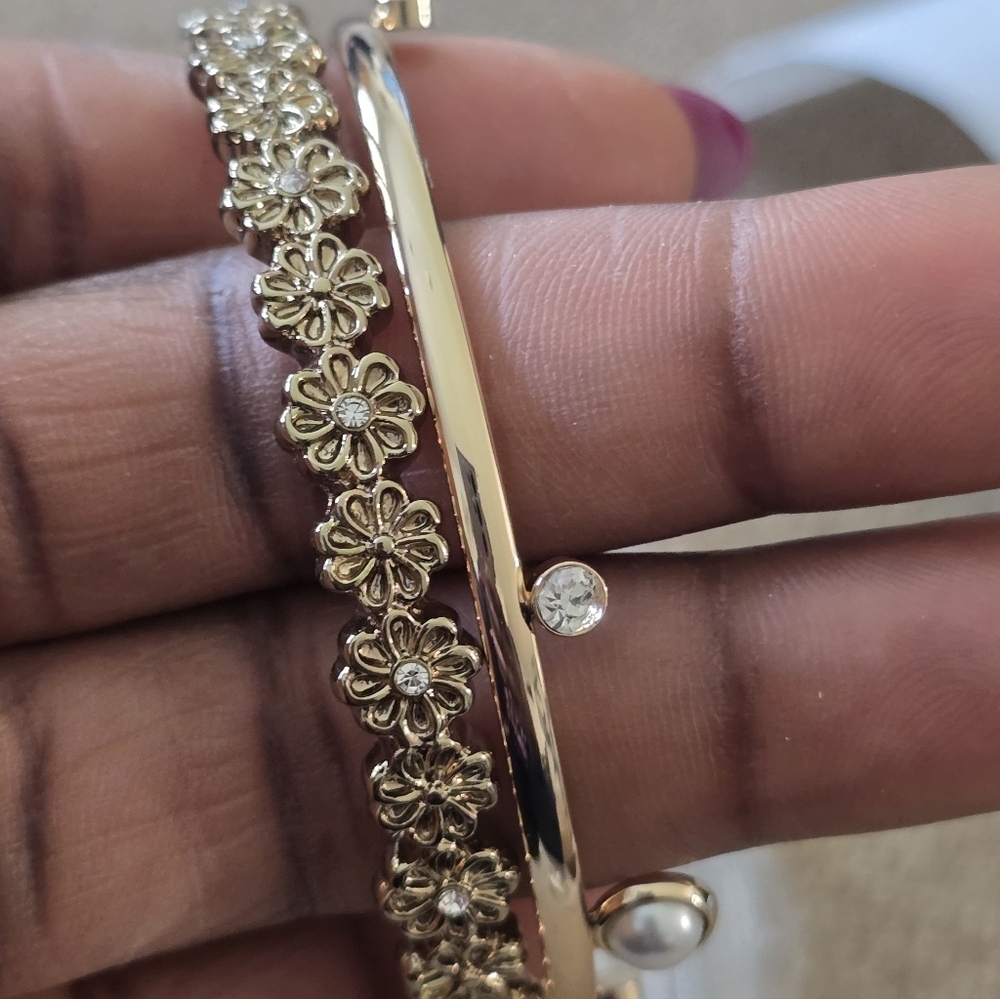 Macy's Elegant Gold Floral Pearl Bangle Bracelet Set New Women